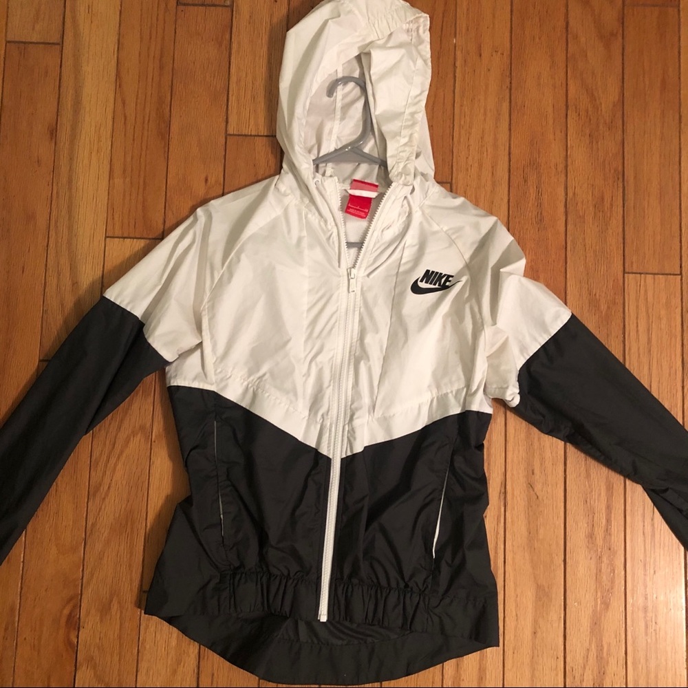 NIKE WIND BREAKER